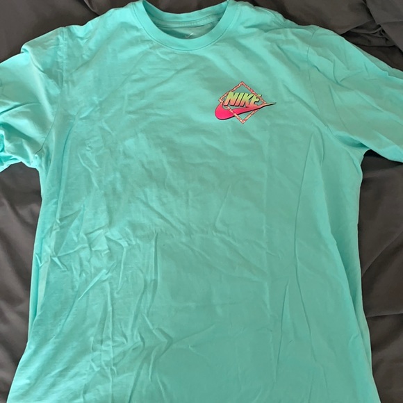 Turquoise Nike T-Shirt with a cool back design! - Picture 1 of 2